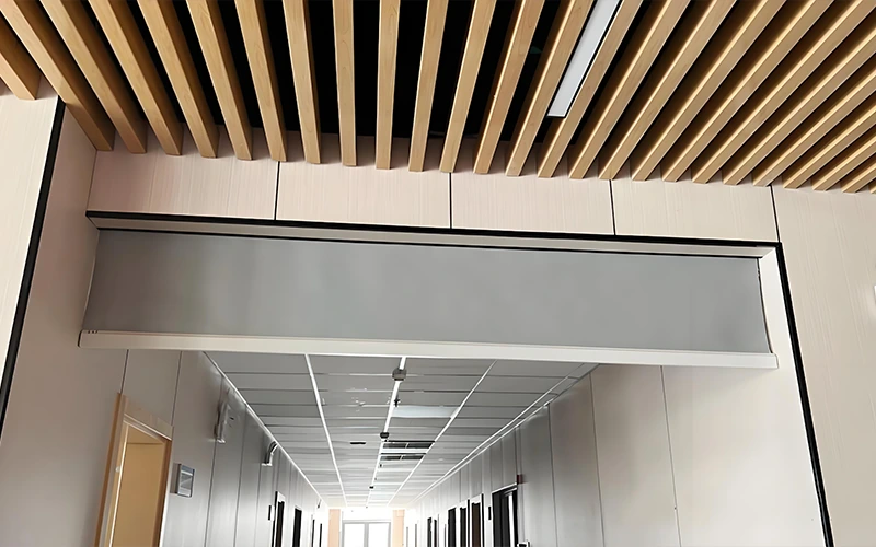 ● Heat-resistant smoke barrier fabric ● Upper mounting profile ● Reinforced bottom rail ● Supporting brackets and fixing components Unlike an automatic smoke curtain, the system contains no motor, roller or control unit.