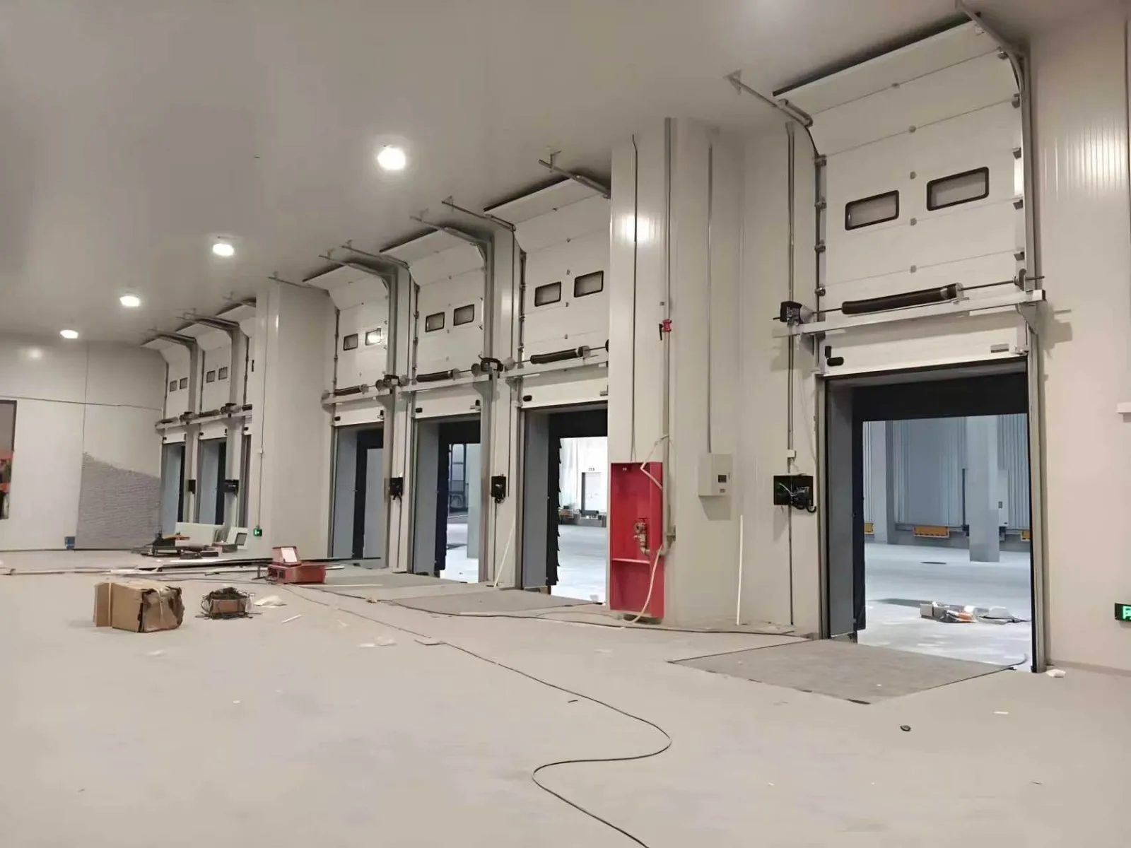 Industrial Sectional Doors for Warehouses and Logistics Centers - detail image 2